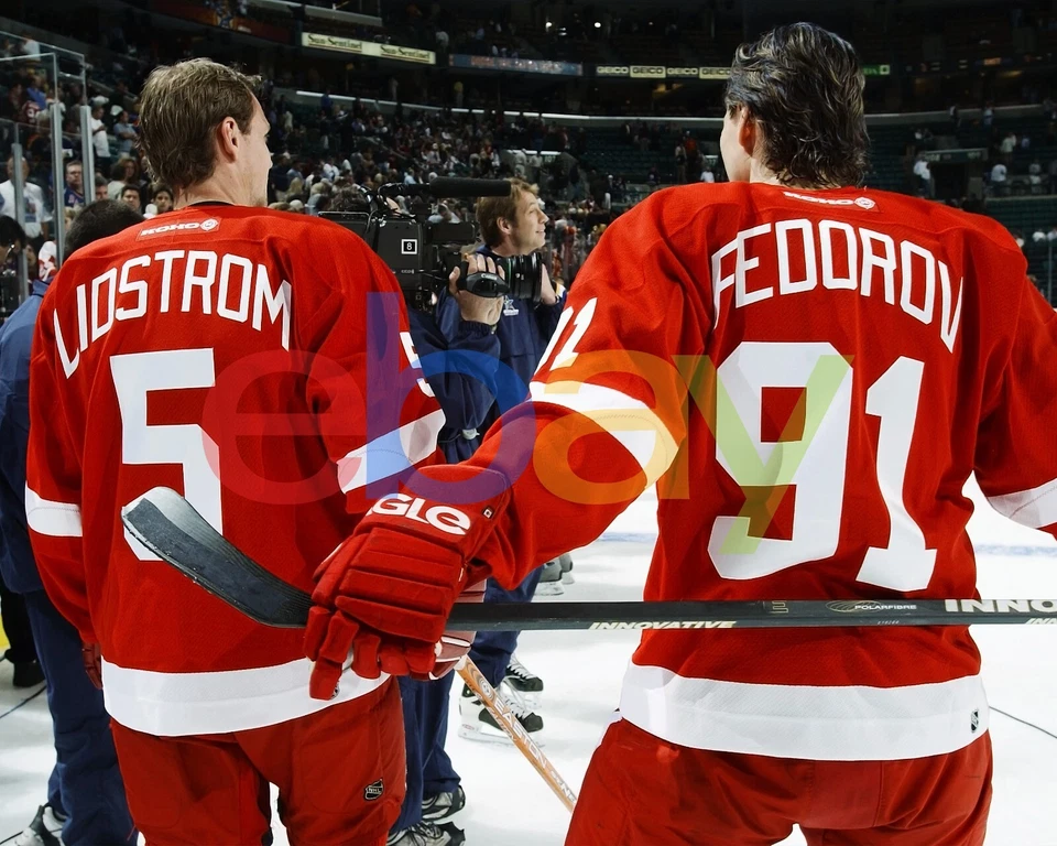 Nicklas Lidstrom and Sergei Fedorov Warmups Detroit Red Wings 8x10 NHL Photo - Image 1 of 1