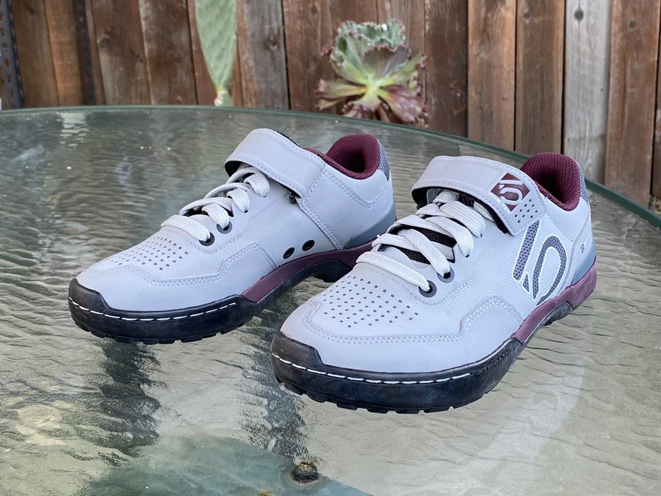 Zapatos de bicicleta de montaña Five Ten Kestrel de encaje para mujer tallas 6, 6,5 Foto 1 de 4