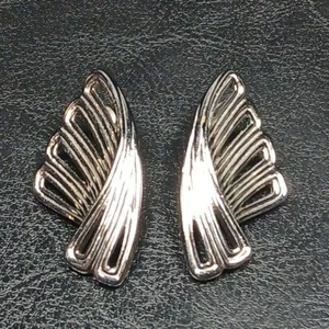 Vintage TRIFARI Pierced Earrings Silver Tone. 13-949 - Picture 1 of 7
