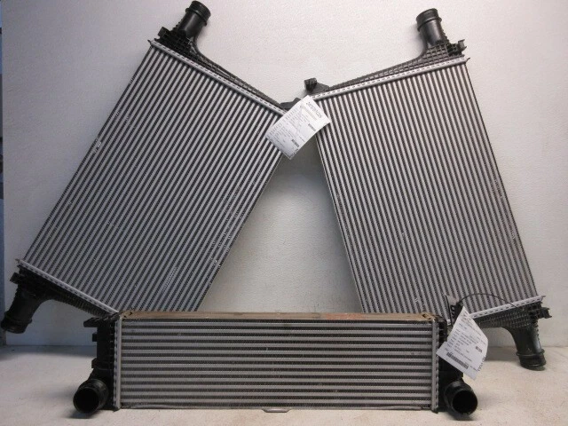 Intercooler Hyundai Genesis 2009-2012 116 k millas OEM LKQ Foto 1 de 4