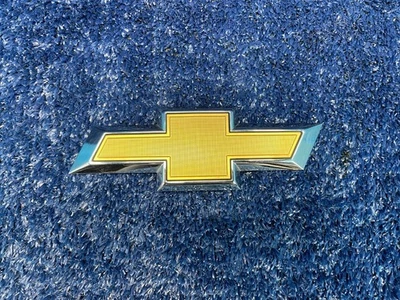 Emblema emblema Chevrolet Camaro 2010-2015 fabricante de equipamento original 22831292 - Imagem 1 de 4