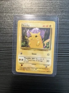 Pikachu 58/102 casi nuevo conjunto base mejillas amarillas tarjeta Pokémon WOTC 1999 - Imagen 1 de 2