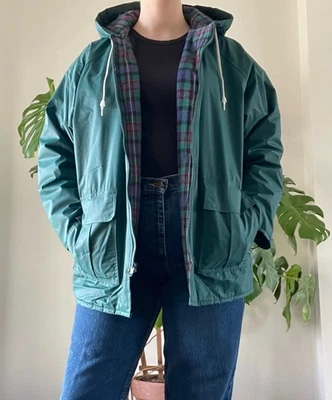 Impermeable para mujer de colección Misty Harbor verde con capucha forrado de franela talla L/M Foto 1 de 4