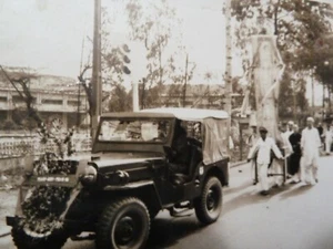 Foto Antigua Jeep Desfile Ceremonia Religiosa Era Guerra Vietnam - Imagen 1 de 3