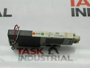 used SMC SQ1A31-5-C4 solenoid valve double plug-in, 3 port. SQ1A315C4 - Picture 1 of 3