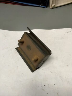 Montaje de soporte de motor delantero Mopar NOS 57-59 Plymouth, Dodge 6Cyl. Foto 1 de 3