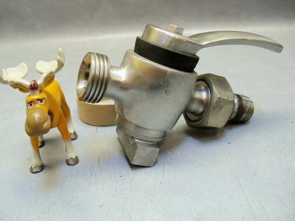 1" sanitary plug valve C.B. Stainless Steel w/heavy duty handle - Image 1 of 3