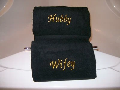 Toallas de baño bordadas Hubby & Wifey - Regalo de boda Foto 1 de 4