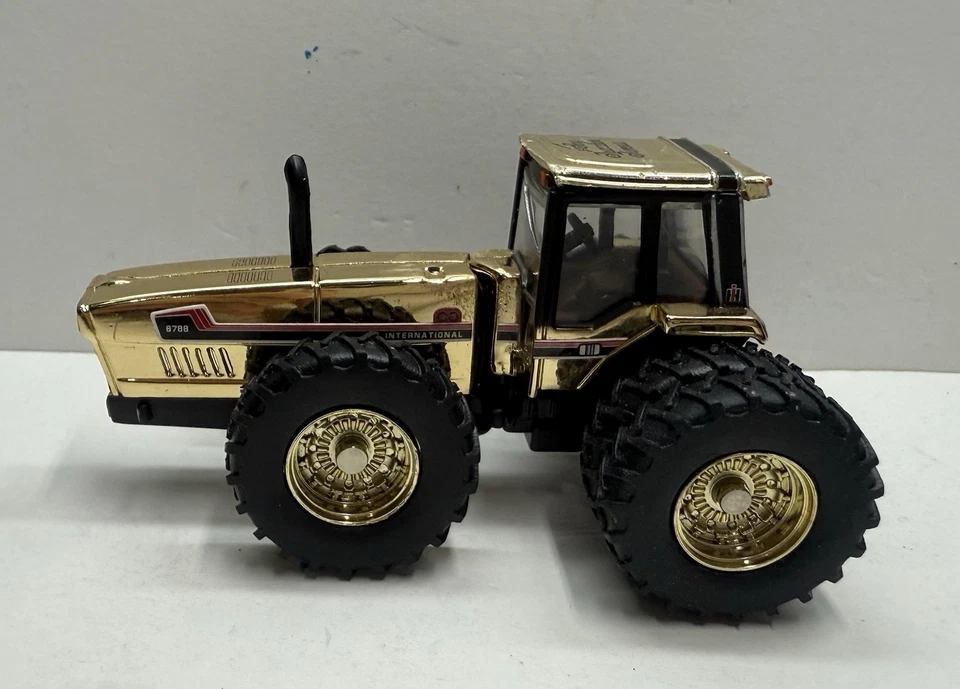 1/64 Ertl Case IH 6788 Tractor GOLD CHASE - Image 1 of 4