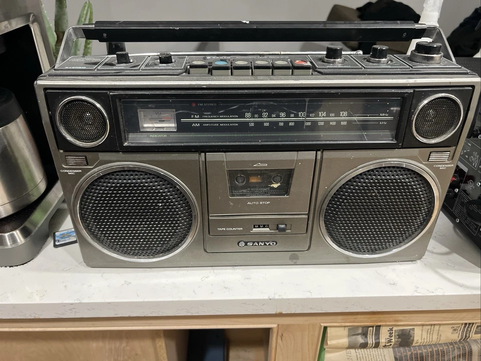 Boombox Sanyo M-9930 vintage para piezas Foto 1 de 1
