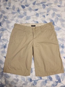 Old College Inn Uptown Juniors Bermuda Shorts~ Size 13 ~ Knee Length ~ VERY NICE - Picture 1 of 3