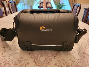 Lowepro - Adventura Go SH 160 Camera Bag - Black - Picture 1 of 3