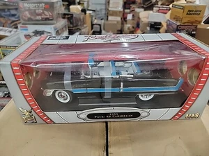 Firma stradale - 1955 Packard Caribbean Cabrio Nero - 1:18 - Foto 1 di 7