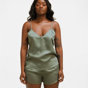 Neu mit Etikett Ettitude olivgrünes Damen-Satin-Trägertop verstellbarer Riemen Bambus – Größe XL - Bild 1 von 9