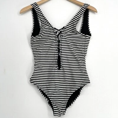Traje de baño BOOHOO a rayas con cordones talla EE. UU. 6 Foto 1 de 4