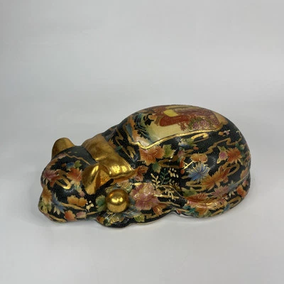 Estatuilla de gato japonés de porcelana para dormir Kutani Moriage Satsuma Cat Foto 1 de 4