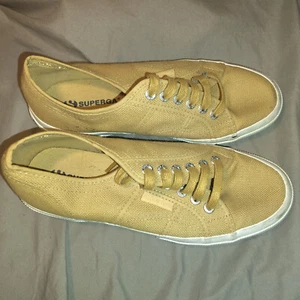 Superga Classic Sneakers in Marigold Yellow Bright Women’s 8.5 Men’s 7 - Picture 1 of 13