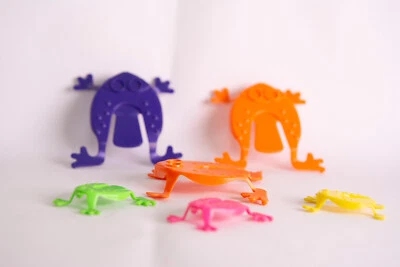 finger push, jumping frogs, leaping frogs, 6pcs, coloured plastic - Image 1 of 2