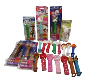 Vintage Lot Of 21 Pez Dispensers Santa, Polar Bear, Reindeer, Buzz Lightyear 142 - Picture 1 of 5