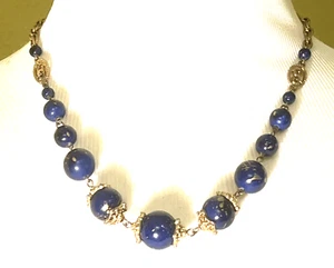 "Collar de metal dorado con cuentas azules firmado vintage de 1928 18""" - Imagen 1 de 20