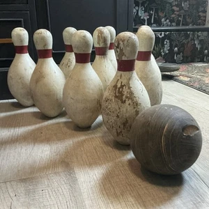 Vintage Duck Pin Bowling Set di 10 spille e 2 palline da bowling originali in legno Duck Pin - Foto 1 di 6