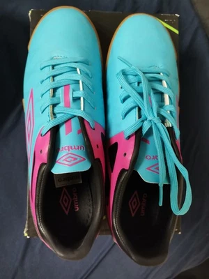 Hallenschuhe Fußball Umbro Gr.38 neu mit Karton - Bild 1 von 3