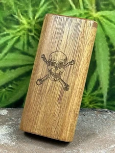 Skull & Bone Canary Wood Slide Top Dugout With One Hitter, Poker & Extra Spring - Picture 1 of 8