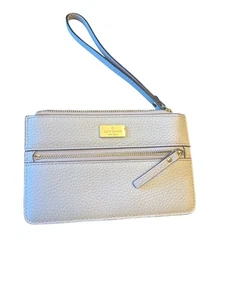 Cartera de muñeca Kate Spade New York beige en cuero granulado con cierre de cremallera - Imagen 1 de 5