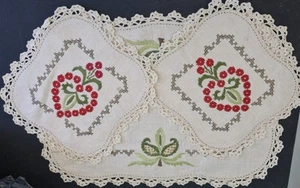 Vintage 3 Piece Hand Embroidered Linen Doily Set - Beautiful - Picture 1 of 7