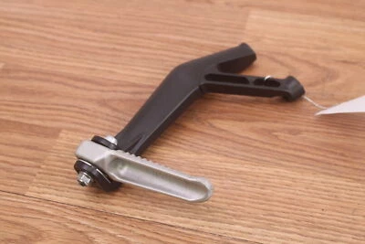 Yamaha YZF R1 2018 estribo trasero izquierdo, estribo, reposapiés con montaje Foto 1 de 4