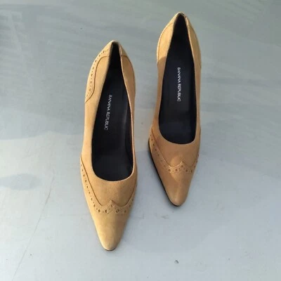 Zapatos de salón BANANA REPUBLIC de gamuza tostada con punta de ala España (probados una vez) talla 5,5 Foto 1 de 4