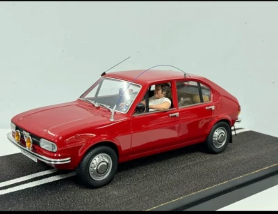 CLC 1:18 ALFA ROMEO ALFASUD WITH PASQUALE AMITRANO FIGURE (CARLO VERDONE) 1981 - Image 1 of 4