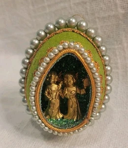 Vintage Christmas Diorama Egg Ornament Beaded Green Velvet Gold Angels Inside - Picture 1 of 8