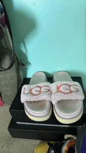 Size 10 Women- Ugg Slippers - Picture 1 of 4