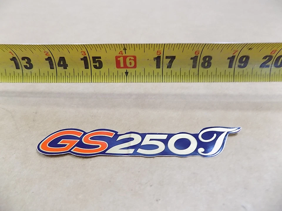 NUEVO EMBLEMA SUZUKI OEM / 68131-11420 / GS250T Foto 1 de 1