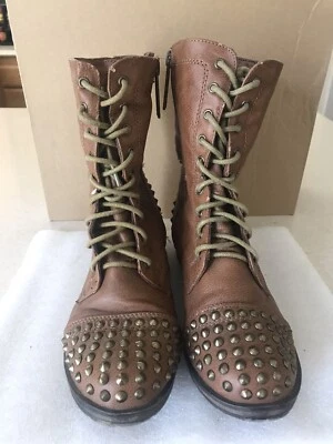 Bota Breckelles marrón con tachuelas con cremallera y cordones para mujer talla 6,5 de EE. UU. Foto 1 de 4