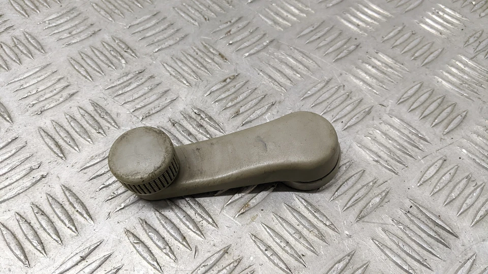 VOLKSWAGEN GOLF MK3 DL 1995 PUERTA VENTANA BOBINADORA MANIJA (CONDUCTORES DELANTEROS) 1H0837581 Foto 1 de 4