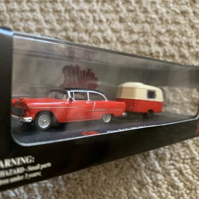 HO Malibu International ROJO/NEGRO 1955 CHEVY BEL-AIR CON CARAVANA CON ESTUCHE 1:87 Foto 1 de 4