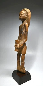 Eine Senufo weibliche Skulptur - Bild 1 von 8