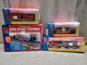 Vintage Ho Scale Train Lot 4 Life Like Locomotive, Freight Car, Log Dump Station - Picture 1 of 23