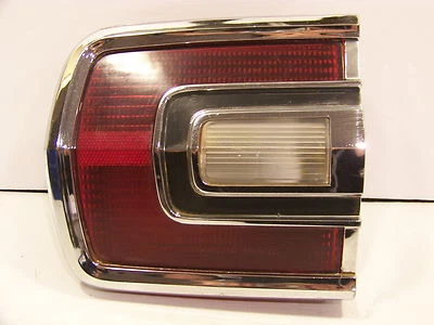 Luz trasera Plymouth Road Runner 1968 lente y carcasa bonito mirador satélite OEM Foto 1 de 4