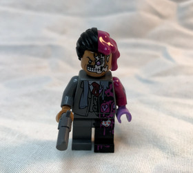 LEGO Minifigure - Two-Face Blueish Gray Suit - Batman - (SH0395) - Set #70915