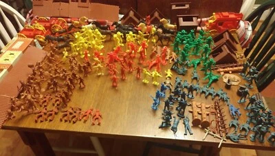 Mixed Lot of Marx Fort Apache Figures With 2 #4685 Tin Cases - Image 1 of 4