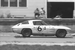 Chevrolet Corvette 1963 - Werbekampagne neues Modell Rennfoto Photo - Bild 1 von 1