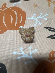 Figura de puntada de pan de jengibre exclusiva de Disney Munchlings Mini Munch muy rara - Imagen 1 de 1