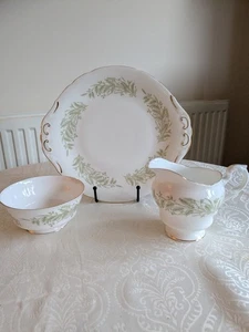 Royal Standard - Whispering Grass - Cake Plate, Milk Jug and Sugar Bowl Vintage - Picture 1 of 6