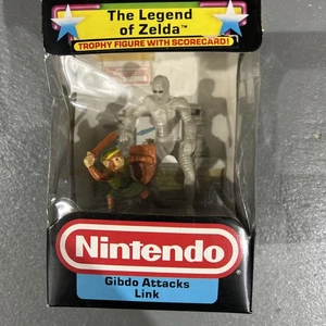 Figura trofeo Hasbro Nintendo 1988 LEGEND OF ZELDA Gibdo Attacks enlace en caja - Imagen 1 de 4
