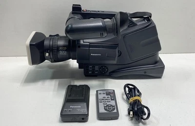 Panasonic AG-DVC20P 3CCD MiniDV Camcorder (For Parts or Repair) - Image 1 of 4