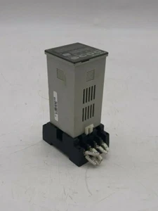 Yamatake Honeywell C10S0DTA0000 Temperature Controller - Picture 1 of 3