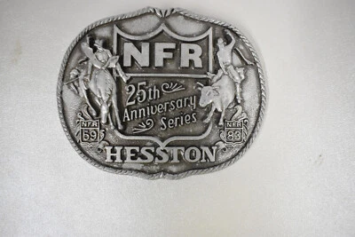 DE COLECCIÓN 1983 PRIMERA EDICIÓN Hesston 25 aniversario Hebilla de cinturón de rodeo para finales nacionales NFR Foto 1 de 2